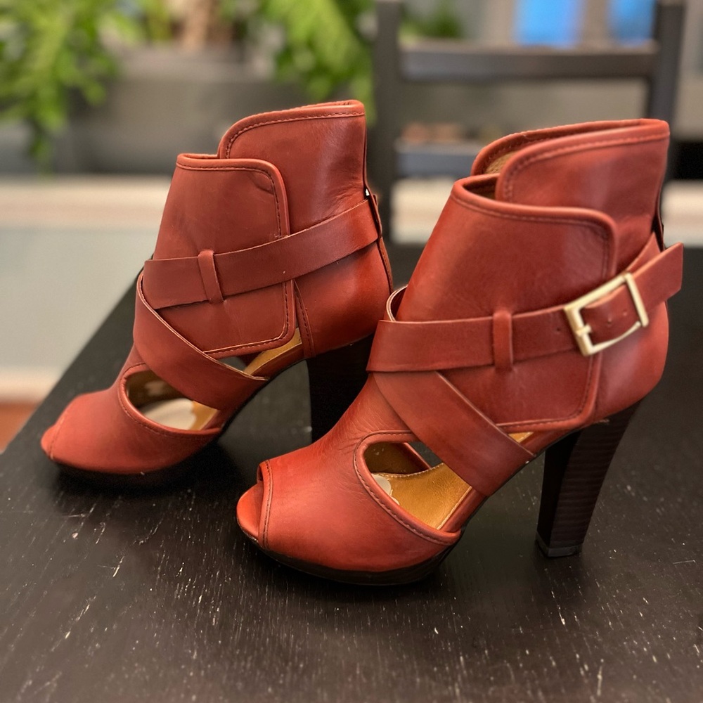 Kelsi Dagger Marcelle Cognac Leather Ankle
Bootie Buckle Strap Open Toe 6.5 US